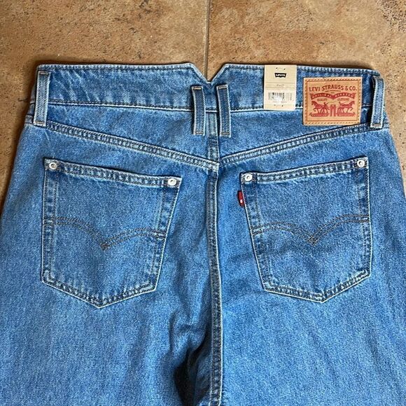 NWT Levi's High Waisted Taper Jeans Mom 31 - Picture 5 of 9